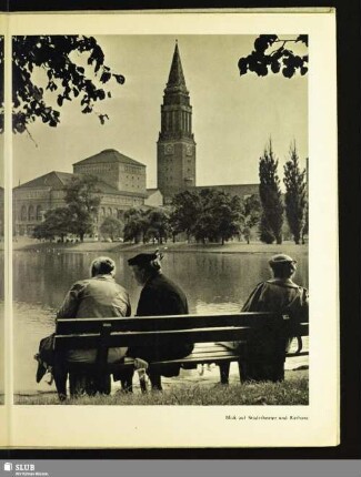 Blick auf Stadttheater und Rathaus