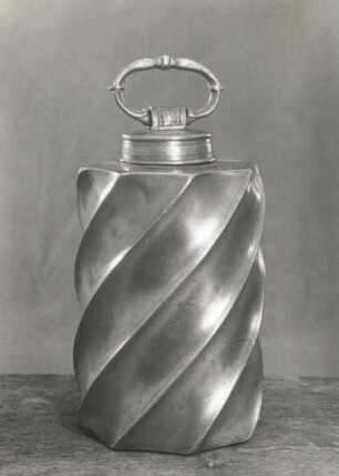 Schraubflasche : Schraubflasche. Zinn; Höhe 33,5 cm (1601/1700)