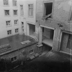 Dresden-Altstadt, Ständehaus, großer Innenhof mit Einbauten. Blick vom Südflügel zur Ecke Nord- und Ostflügel
