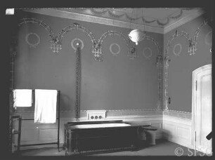 Potsdam, Stadtschloss, Wohnung der Königin Luise, Bad und Toilette.