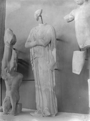 Ostgiebel, F: Sterope ( oder Hippodameia ?)