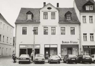 Wohnhaus mit Läden