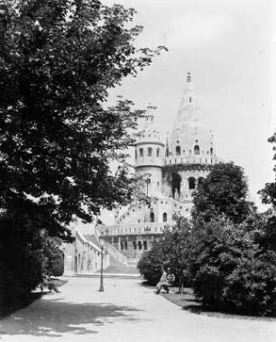 Budapest, Fischerbastei : Ungarn, Budapest. Fischerbastei mit St. Stephanskirche (1895-1902; Frigyes Schulek)