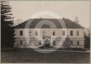Haupfassade des Schlosses Fürstenau von SW