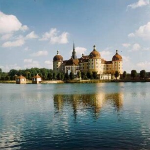 Moritzburg. Schloss (1723-1736 Umbau; M. D. Pöppelmann, Z. Longuelune)