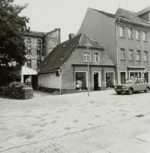 Spremberg. Wohnhaus mit Laden : Spremberg, Lange Straße 22. Wohnhaus mit Ladeneinbau (18. Jahrhundert). Straßenansicht