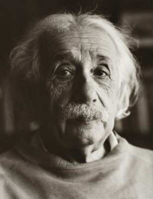 Der Physiker Albert Einstein in seinem Haus in Princeton