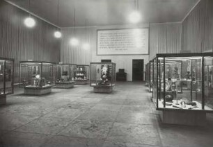 Ausstellung: "Neuerwerbungen des Museums nach 1945 und Leihgaben aus Privatbesitz"