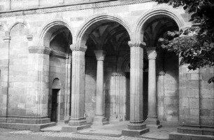 Lautenbach: romanisches Portal der Kirche