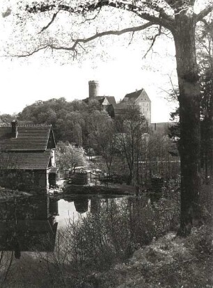 Gnandstein. Burg (1101/1800). Ansicht von Nordwesten mit Mühle (?)