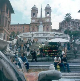 Rom. Spanische Treppe (ital. Scalinata di Trinità dei Monti). Blick zur Kirche Santa Trinita dei Monti (1503-1587)