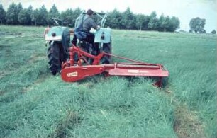 Fotografie: Futtererntetechnik, Trommelmähwerk, Heckanbau