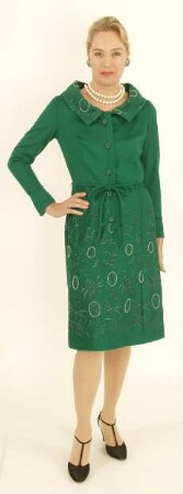 Grünes Cocktailkleid mit Stickerei