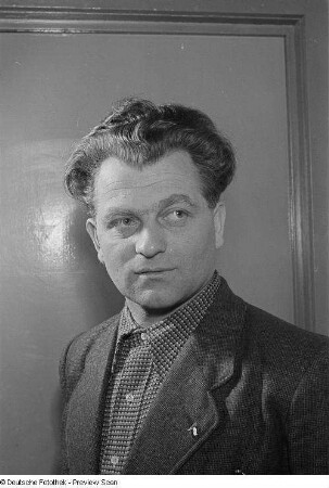 Porträt von Paul Fröhlich, 1. Sekretär der SED-Kreisleitung Leipzig