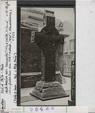 London: Victorian & Albert Museum, Hochkreuz aus Monasterboice (South Irland), 1.H.10 Jh.