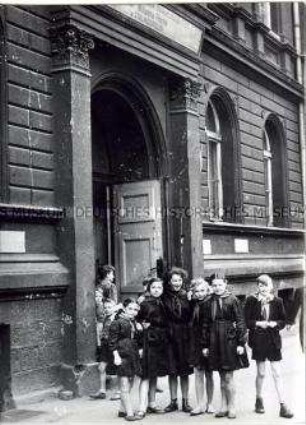 Die Wilhelm-Pieck-Schule im polnischen Stalinogrod (Katowice)