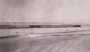 Blick auf den D-Zug von Kairo nach Port Said : Ägypten, Suezkanal, Blick vom Dampfer auf den D-Zug von Kairo nach Port Said, 1936