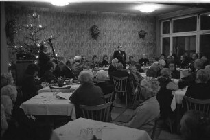 Vorweihnachtliche Feierstunde im städtischen Altersheim am Klosterweg
