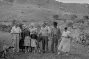 Gruppenportrait : Gruppenportrait einer russlanddeutschen Familie namens Müller