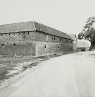 Proschim. Bauernhof, Hauptstraße 1 : Welzow-Proschim, Hauptstraße 1. Gehöft (2. Hälfte 19. Jahrhundert). Eckansicht der Stallscheune