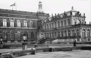 Dresden-Altstadt. Zwinger. Blick aus dem Zwingerhof über die Sempergalerie und den nordöstlichen Eckpavillon auf die Spitze des Hausmannsturmes des Schlosses