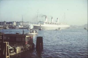 Luxusdampfer "Cap Arcona" : Luxusdampfer "Cap Arcona" (1927; Blohm und Voss) der Hamburg Südamerikanische Dampfschifffahrts-Gesellschaft (HSDG) im Hamburger Hafen