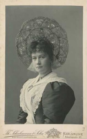 Olga Stoelzel in badischer Tracht