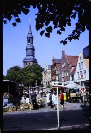 Tönning: Marktplatz mit Laurentiuskirche