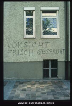 VORSICHT FRISCH GESPRÜHT