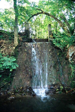 Wasserfall am ehemaligen Mühlgraben