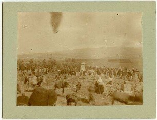 [Begräbnis eines prot. Arab. Pastors in Gedidi im Hintergrund Hermon]