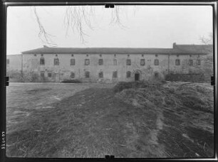 Jahna-Löthain (Käbschütztal-Niederjahna). Rittergut mit Herrenhaus (Bezeichnung 1691) und Wirtschaftsgebäuden. Hofansicht