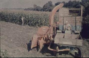Fotografie: Erntetechnik, Feldhäcksler gezogen, Maisgebiss, Geräteträger
