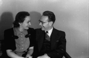 Bukarest: Herr Eder und Frau, im Stuhl