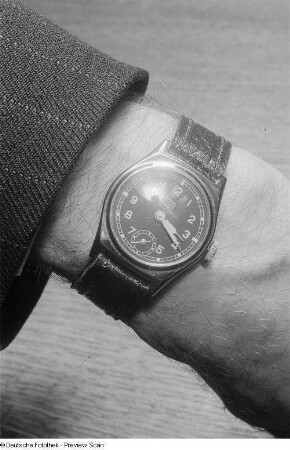 Herrenarmbanduhr des VEB Uhren- und Maschinenfabrik Ruhla