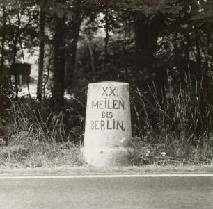 Preußischer Meilenstein mit Inschrift