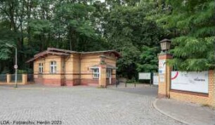 Karl-Bonhoeffer-Nervenklinik und Ev. Dietrich-Bonhoeffer-Kirche; Berlin, Reinickendorf