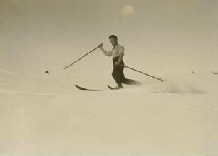 Wintersport im Erzgebirge. Skilauf. Telemarkschwung