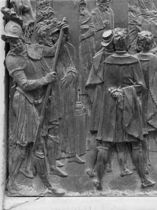 Reiterdenkmal für Cosimo I — Sockel — rechte Seite: Cosimo I. wird von Pius V. zum Großherzog gekrönt