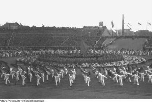 Berlin, Chausseestraße 96, Walter-Ulbricht-Stadion. 1. Deutschlandtreffen der Jugend, Massensportveranstaltung, Pfingsten, 29. Mai 1950
