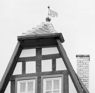 Fachwerkwohnhaus; Büdingen, Obergasse 15, Obergasse 17