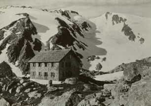 Österreich. Stubaier Alpen. Bremer Hütte (1897 Eröffnung). Blick gegen Feuersteine
