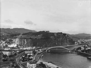 Die Benes-Brücke : Blick auf die Benes-Brücke, die über die Elbe führt.