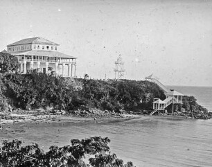 [Gebäude (Villa) an der Küste]