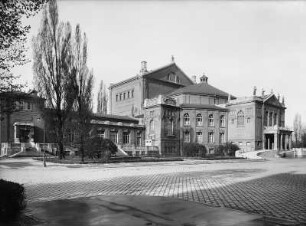 München, Prinzregententheater : München. Prinzregententheater (1900-1901; M. Littmann in Anlehnung an das Richard-Wagner-Festspielhaus in Bayreuth), erbaut zur Aufführung der Bühnenwerke von Richrad Wagner. Fotografie Verlag Trinks Leipzig, 1926 (vor Schließung und Wiedereröffnung als "Theater des Volkes" 1933)