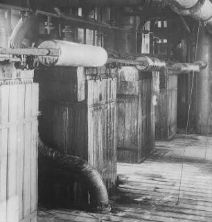 Filtration des Saftes durch Tücher : Technikgeschichte | Technik und Wirtschaft | Zucker, seine Gewinnung und Verarbeitung
