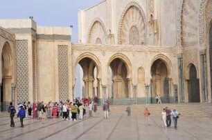 Casablanca - Moschee Hassan II. : Die zwischen 1987 und 1993 erbaute Moschee Hassan II. bietet 25 000 Personen im Innenraum Platz. Das Minarett ist mit 200 m das höchste der Welt. Aufgenommen in Casablanca am 11. Oktober 2009