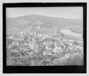 Blick aus Richtung Wartturm auf Wertheim mit Poststraße, Uihleinstraße, Mainspitze, altem Bahnhof, Burg und Altstadt