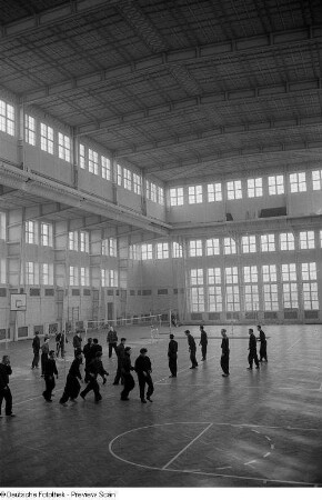 Volleyball in der Ernst-Grube-Halle der Deutschen Hochschule für Körperkultur