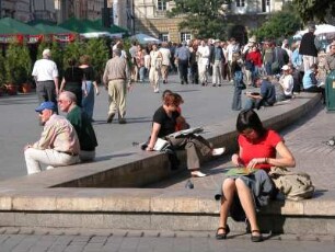 Passanten am Hauptmarkt